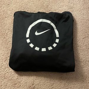 black dri-fit Nike hoodie